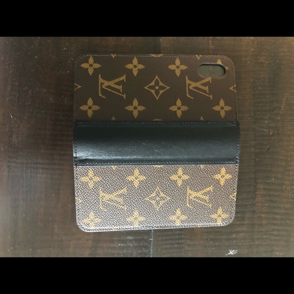 Auth. Louis Vuitton Iphone X folio 2020 Version - Picture 4 of 4